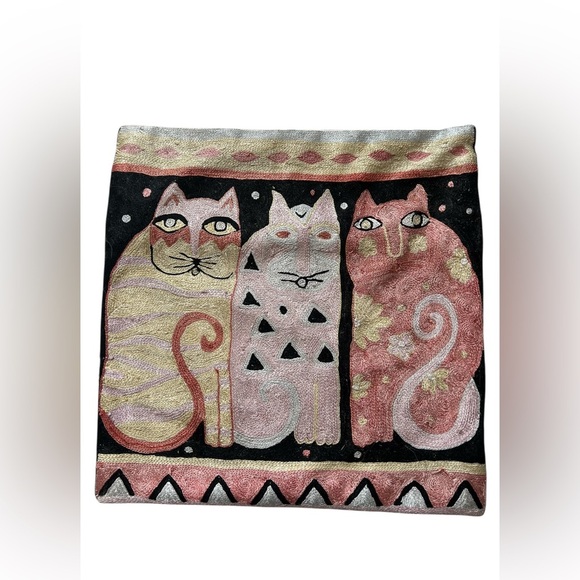 Embroidered Pillow Covers 3 Cats Cartoon Style Apprx 17x17 Sofa - Picture 1 of 4